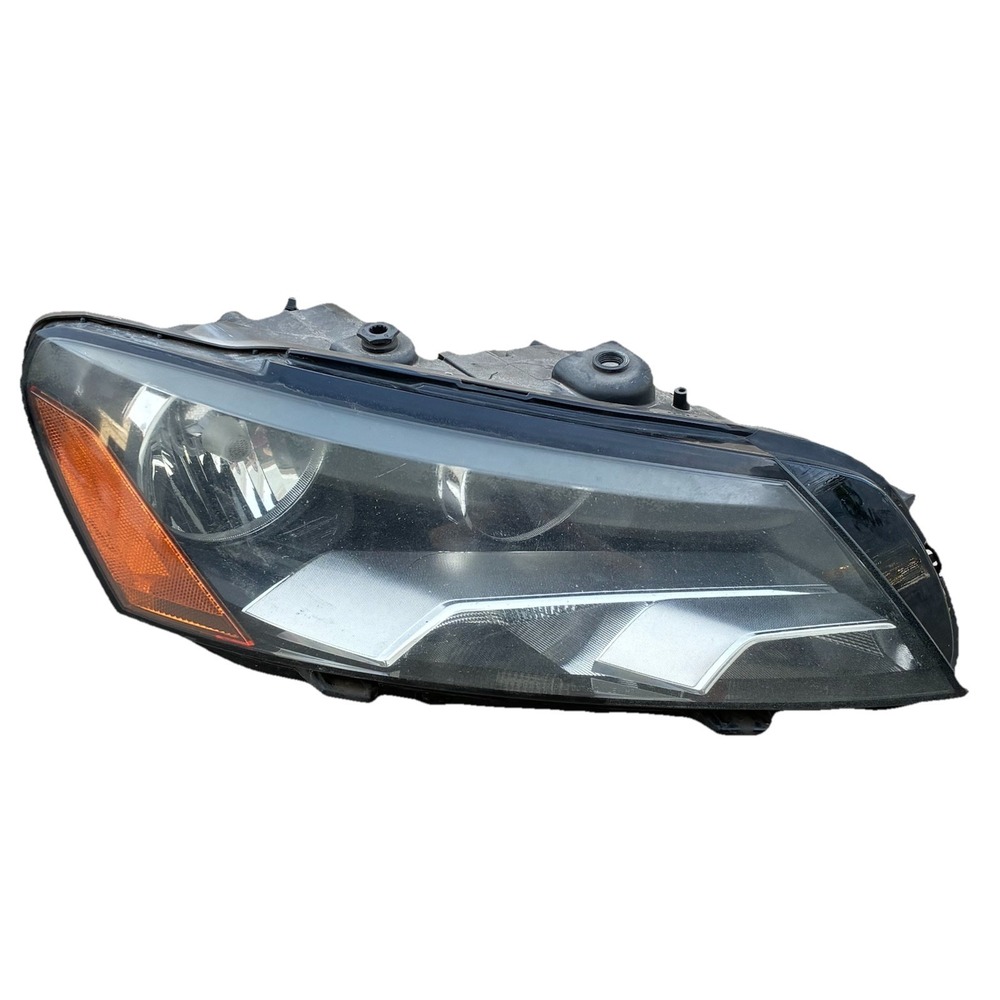 2012-2015 Volkswagen Passat Right Headlight Headlamp OEM 561941006D